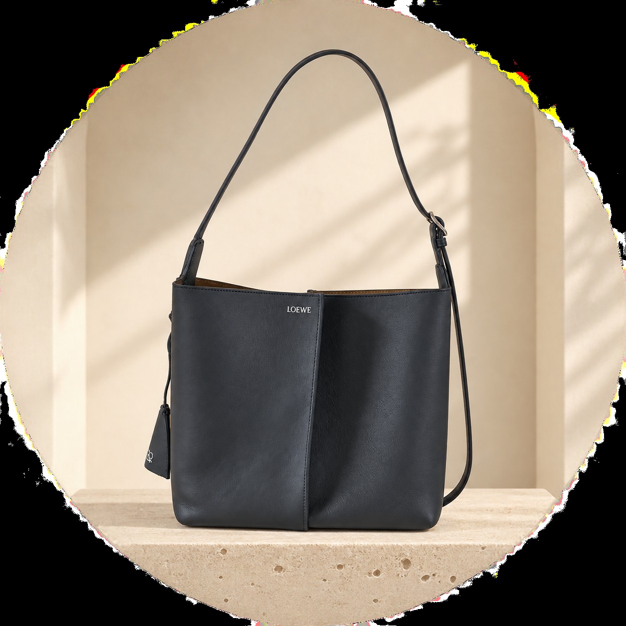 Bilbao Bucket Bag - Medium in Black