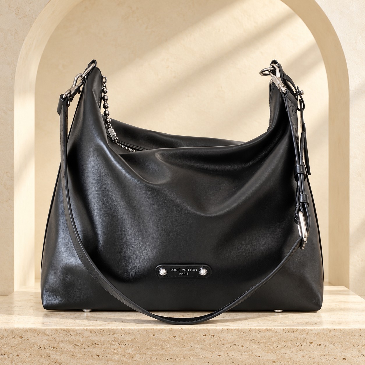 Louis Vuitton Métis Large in Black, front view